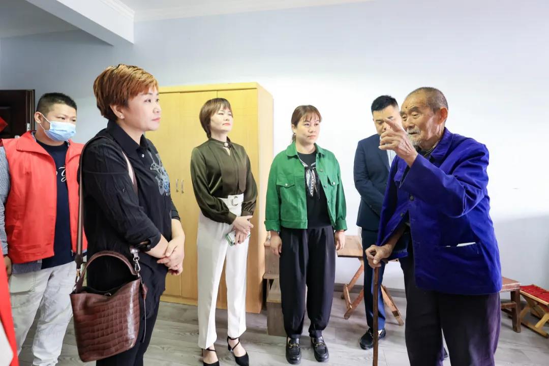 湖北省小微企业商会联动两新组织综合党委（税收服务站）走进社区开展重阳慰问活动-湖北省小微企业商会