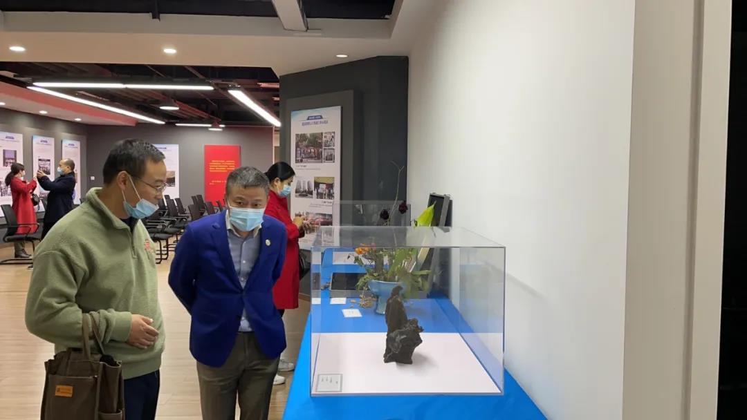 湖北省小微企业商会联合东西湖区新联会举办的《抓党建、聚合力、促发展》活动参观展览-湖北省小微企业商会