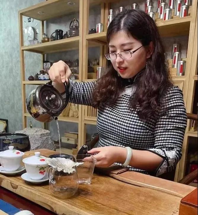 湖北省小微企业商会|常务理事单位 范高与 （心茶镜人文茶馆）-湖北省小微企业商会